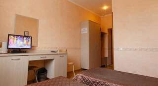 Гостиница BONS Лабинск Двухместный номер с 2 отдельными кроватями и ванной-3