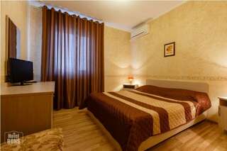 Гостиница Bons Лабинск Большой двухместный номер с 1 кроватью-5